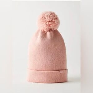 Aritzia TNA Tora Beanie In Crystal Pink